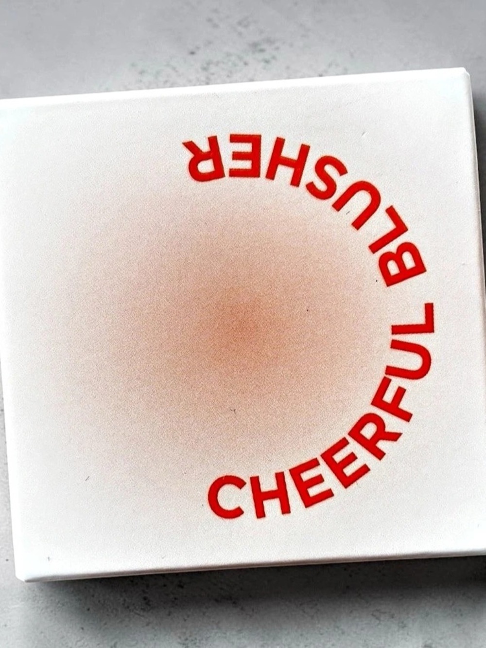 Peach C Cheerful Blusher Box White & Red